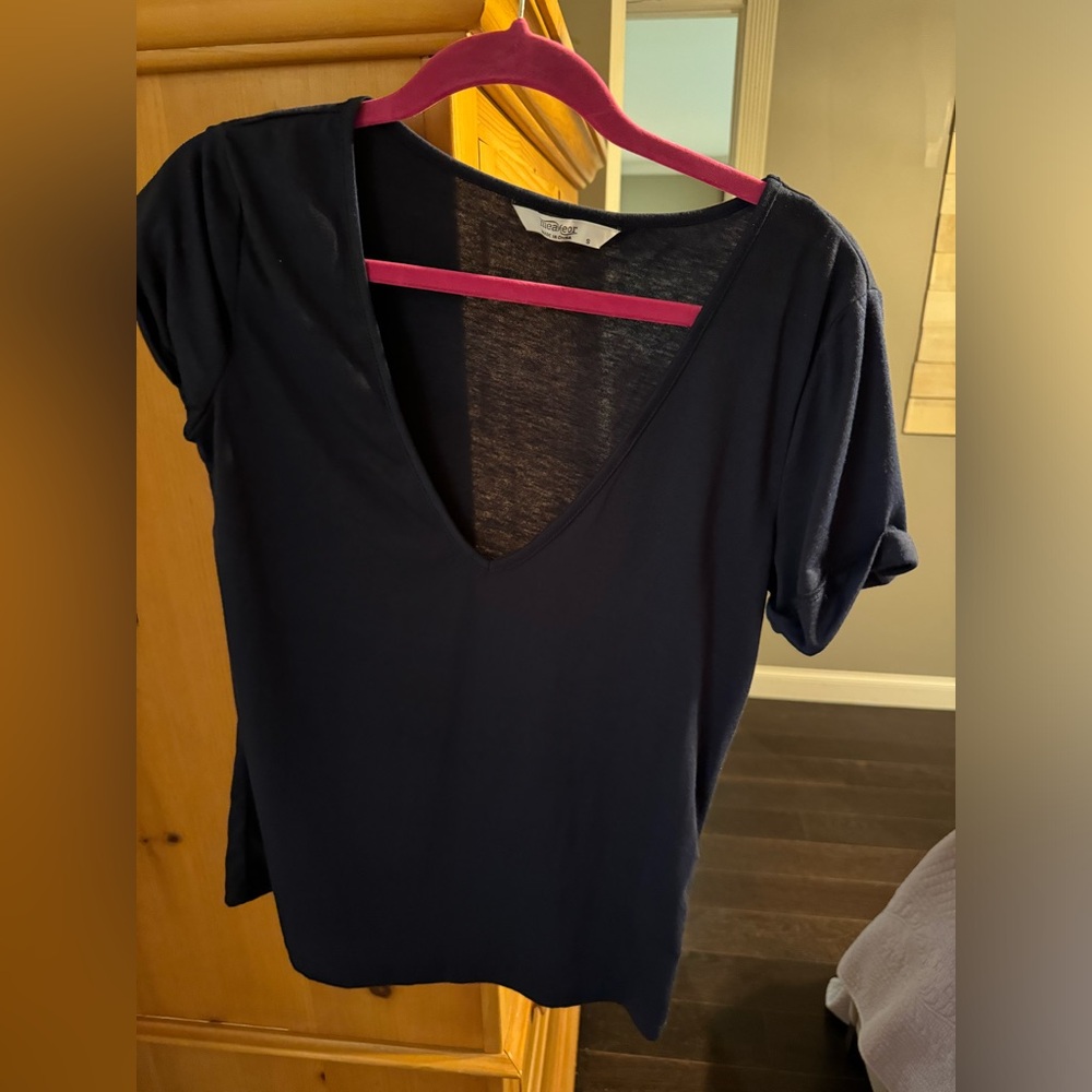 Navy blue t shirt!